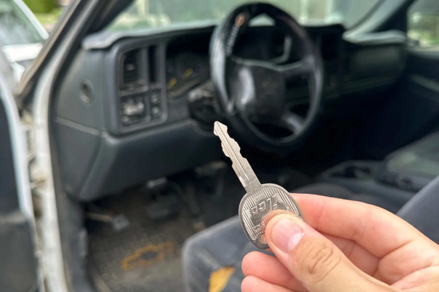 Car key cutting service