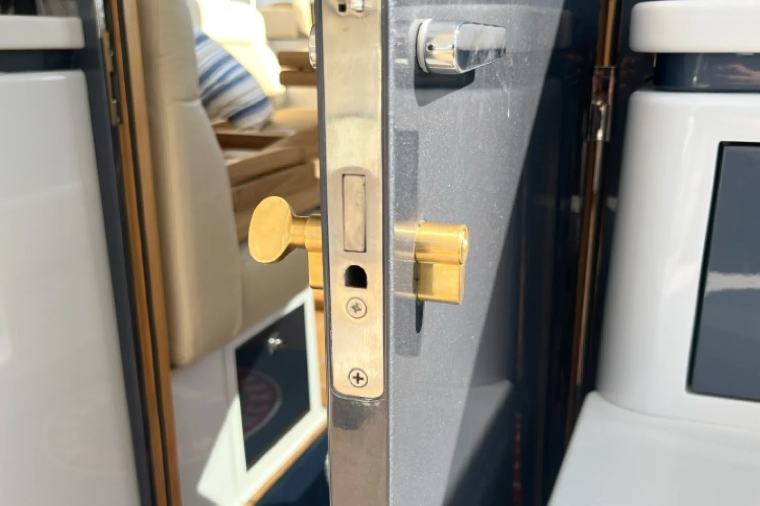 Commercial door lock repair